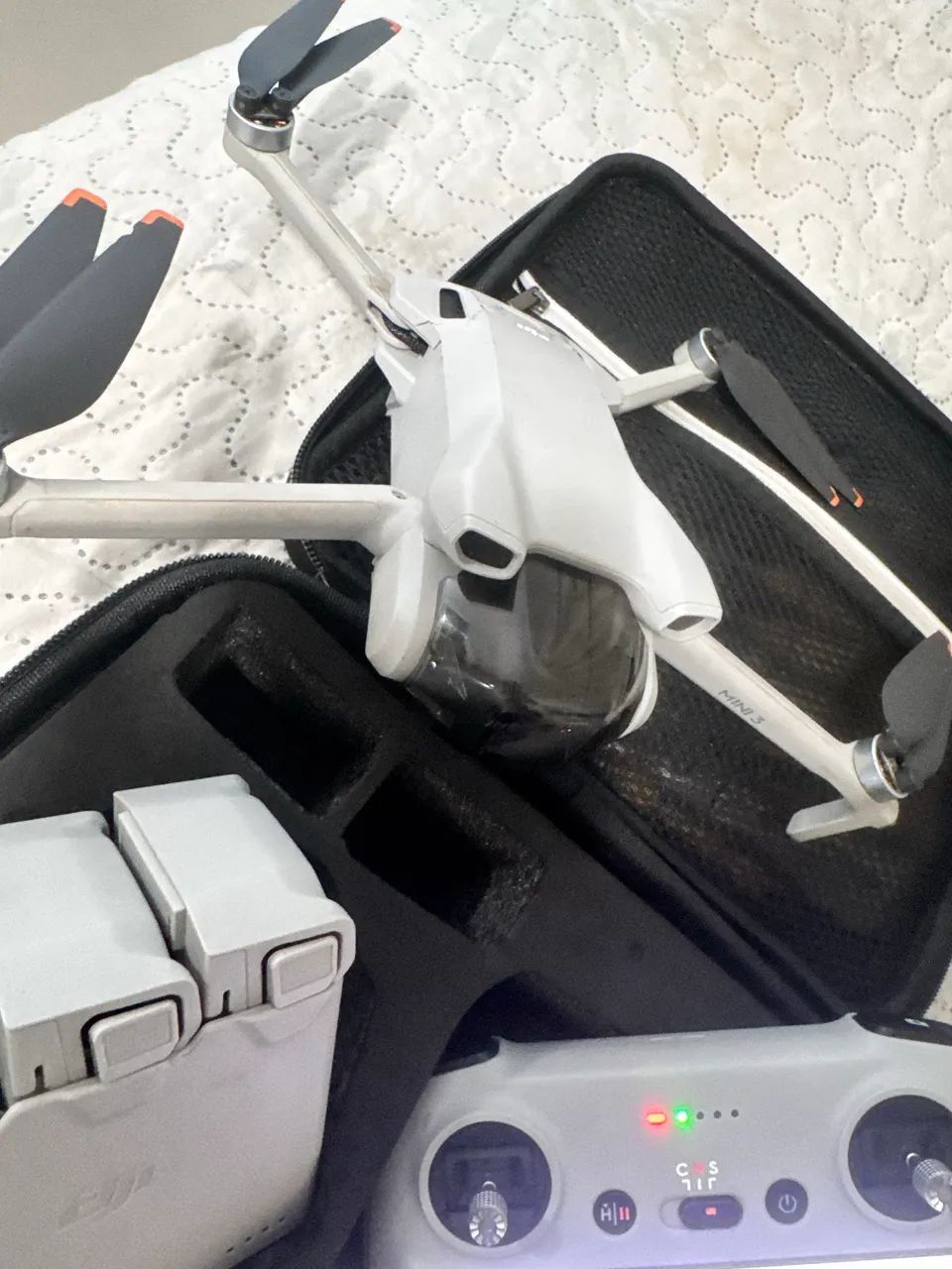 VENDO DRONE MINI 3 COM TELA - Foto 3