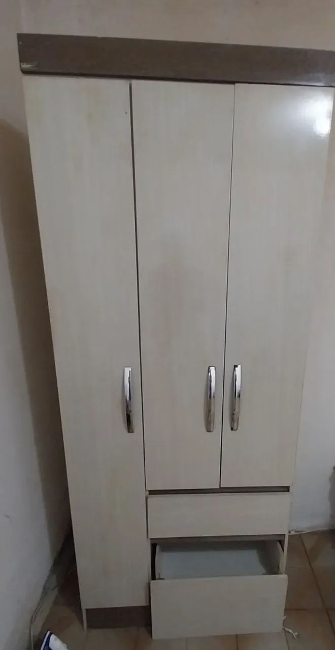 Doação: guarda-roupa solteiro- Precisa arrumar gaveta  - Foto 2