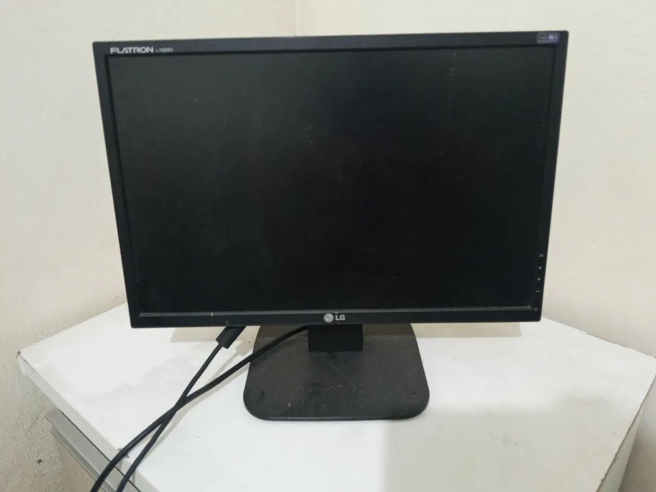 Monitor lg l19