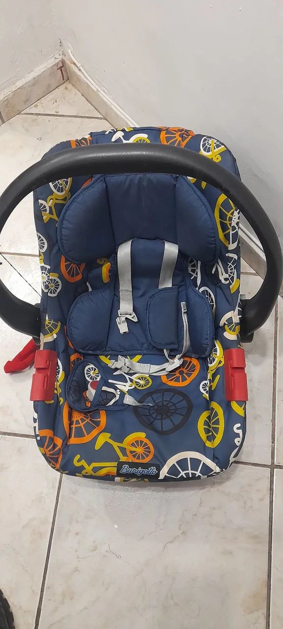 Carrinho de bebê e bebê conforto Burigotto