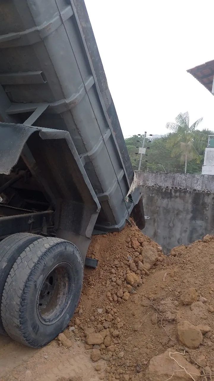 trabalhamos com terra planagem e materiais de construção. - Foto 2