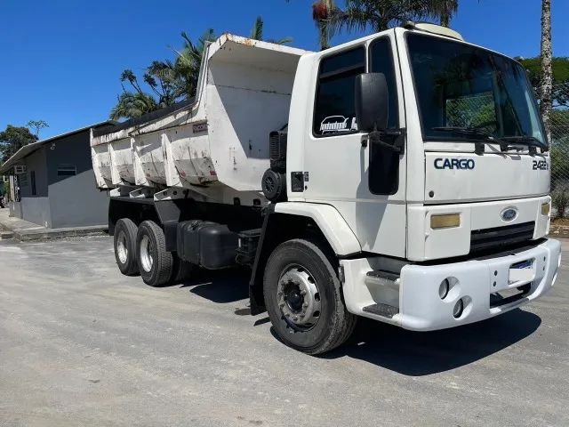 Vende-se CAMINHÃO BASCULANTE FORD CARGO 2422E 2009