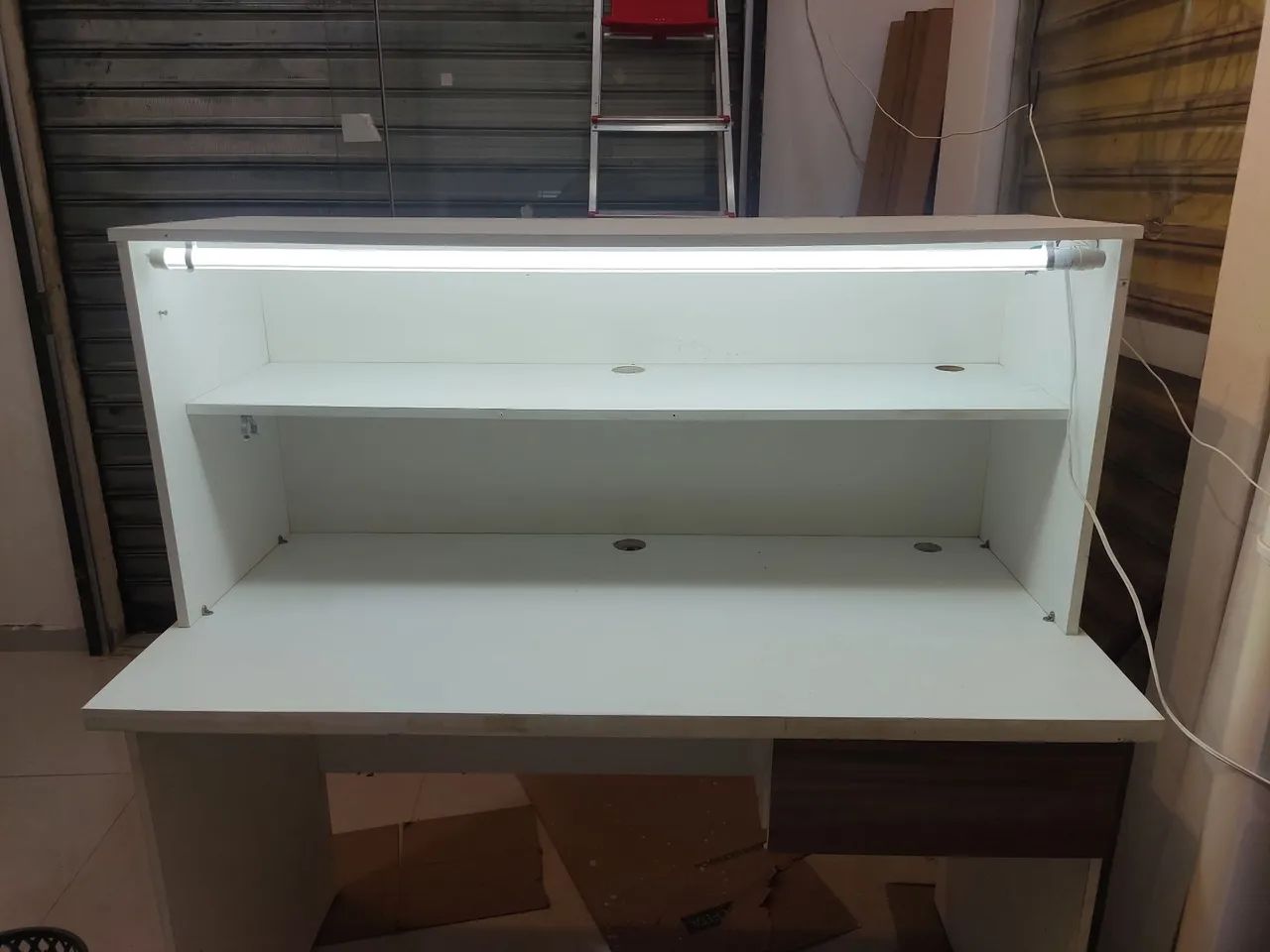 Bancada de MDF, Mesa MDF para assistências com iluminação 