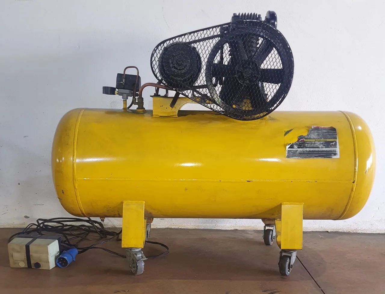 Compressor de ar schulz 200l 220/380v