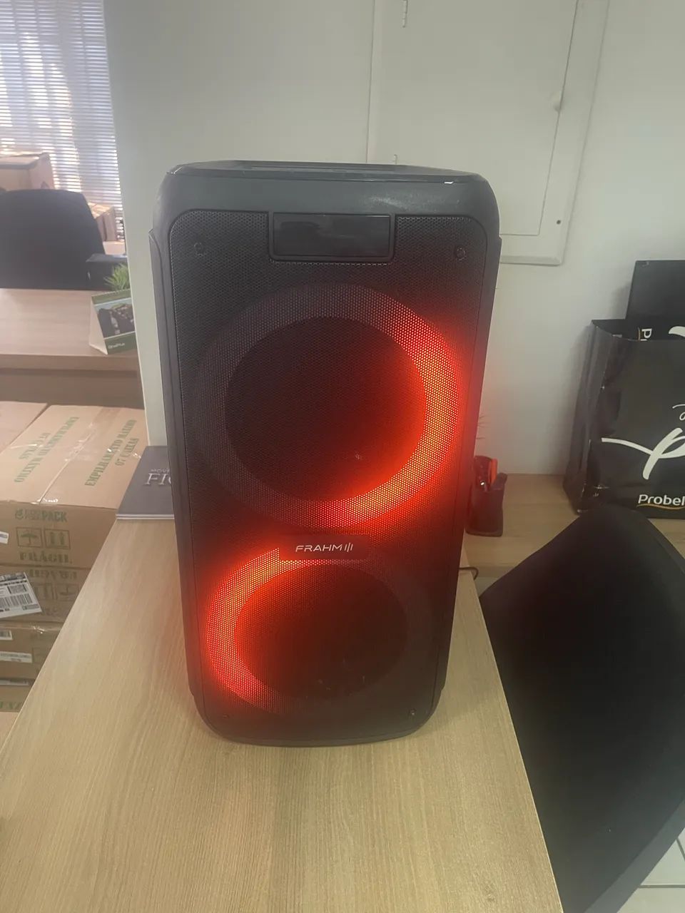 CAIXA DE SOM FRAHM 1300W 2 MICROFONE KARAOKÊ  - Foto 2