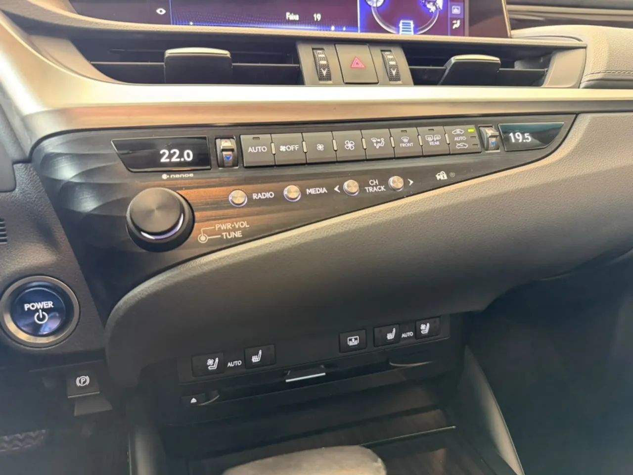 Lexus ES300h ES-300H ES300h 2.5 16V Aut. (hybrid), foto 16 de 20