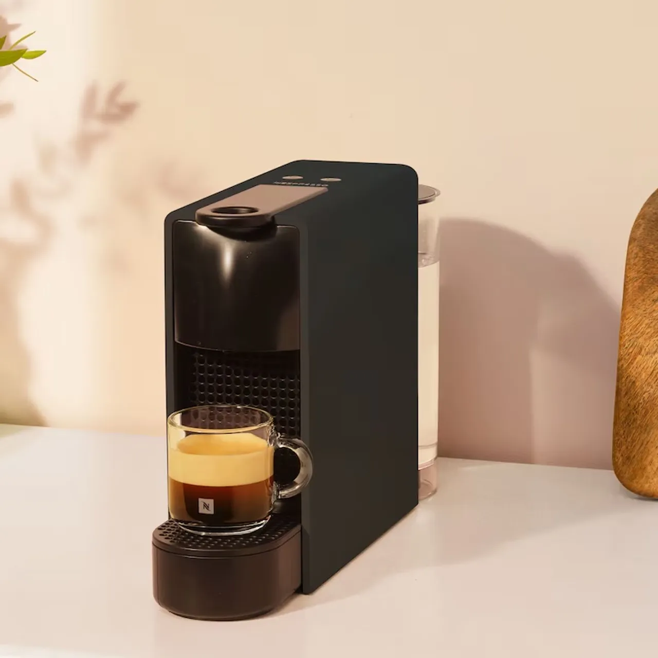 Cafeteira Nespresso Essenza Mini Preta C30 10V Nova