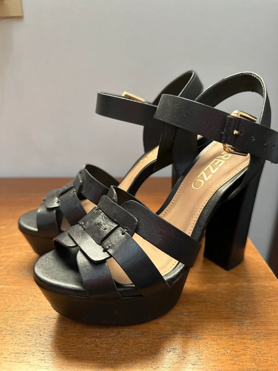 Sandália Arezzo preta nova  - Foto 2