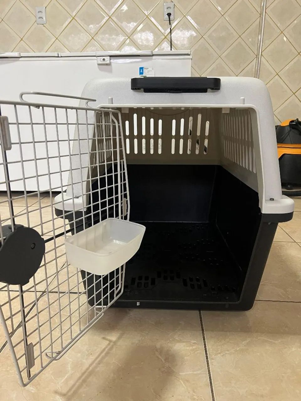 Caixa de transporte para cachorro de médio porte