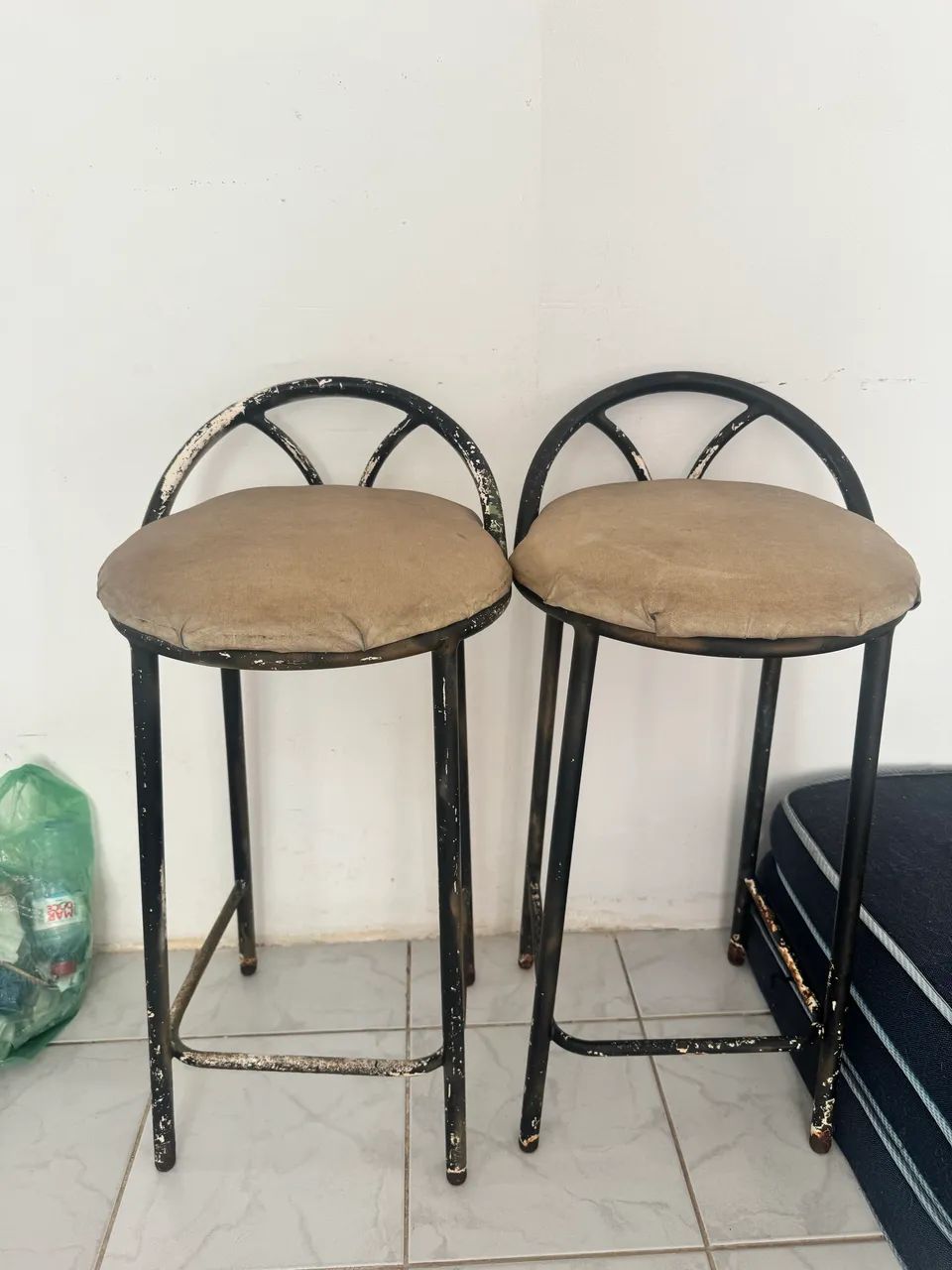 Vendo 2 banquetas  - Foto 2