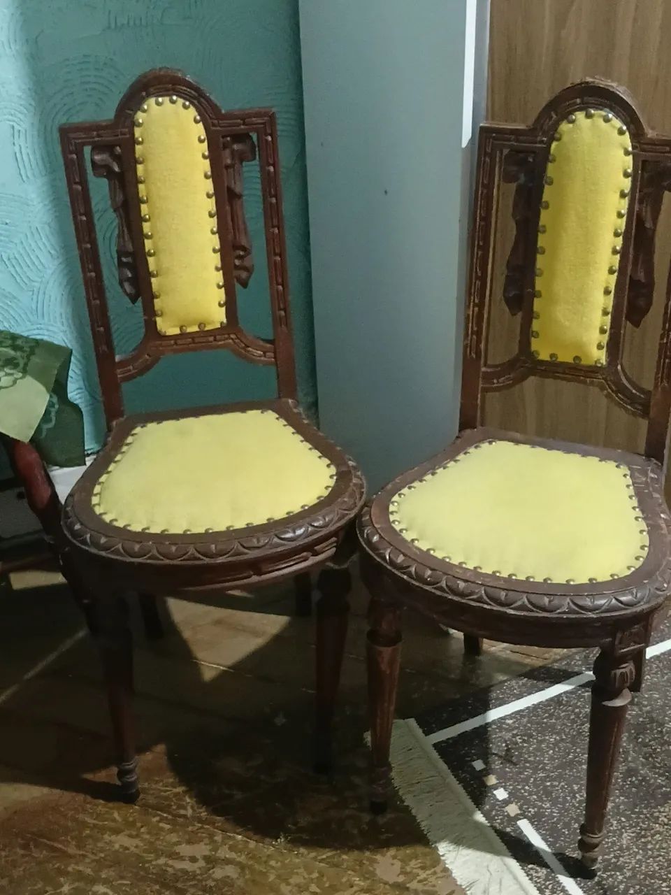 Lindas cadeiras antiga 