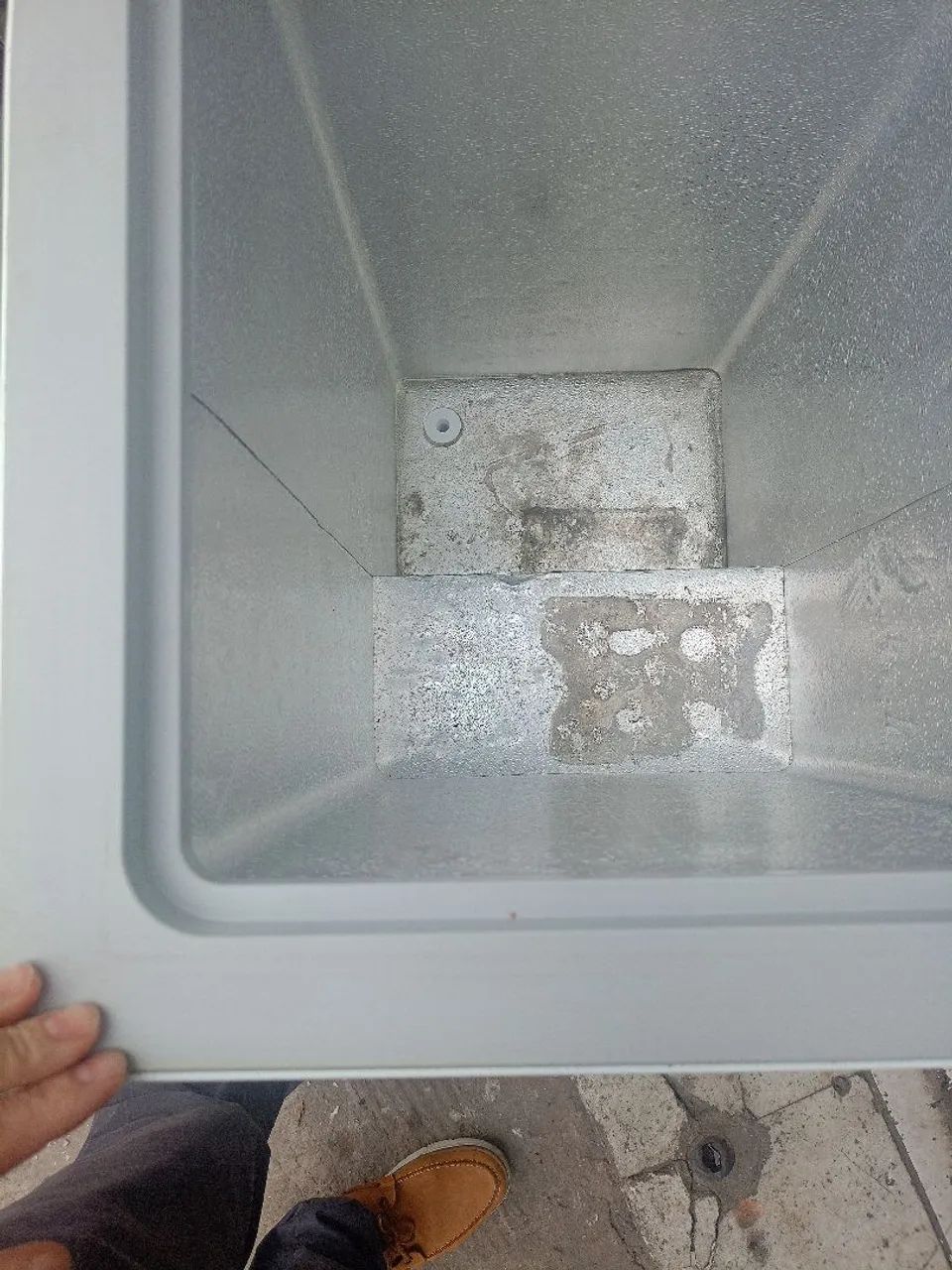 Mini freezer 127v / 100 litros funcionando perfeitamente  - Foto 3