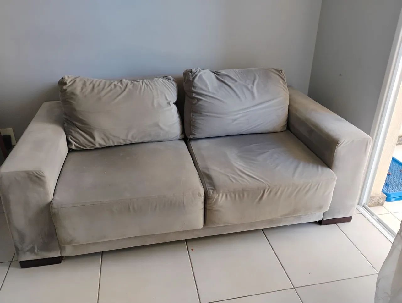 Sofá de veludo cinza  1,80 65573815625601121
