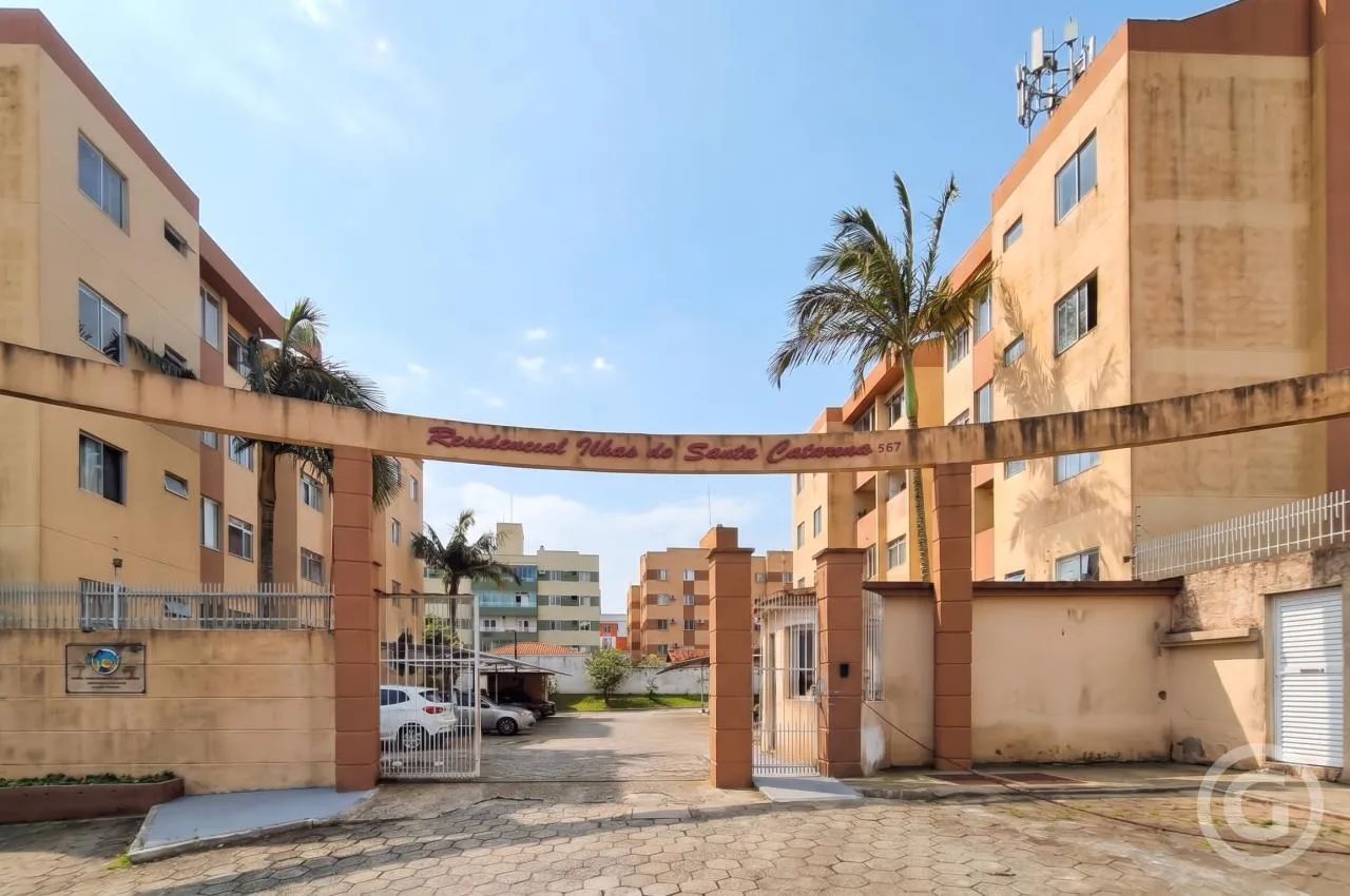 Apartamento com dois dormitórios e garagem em Serraria, São José