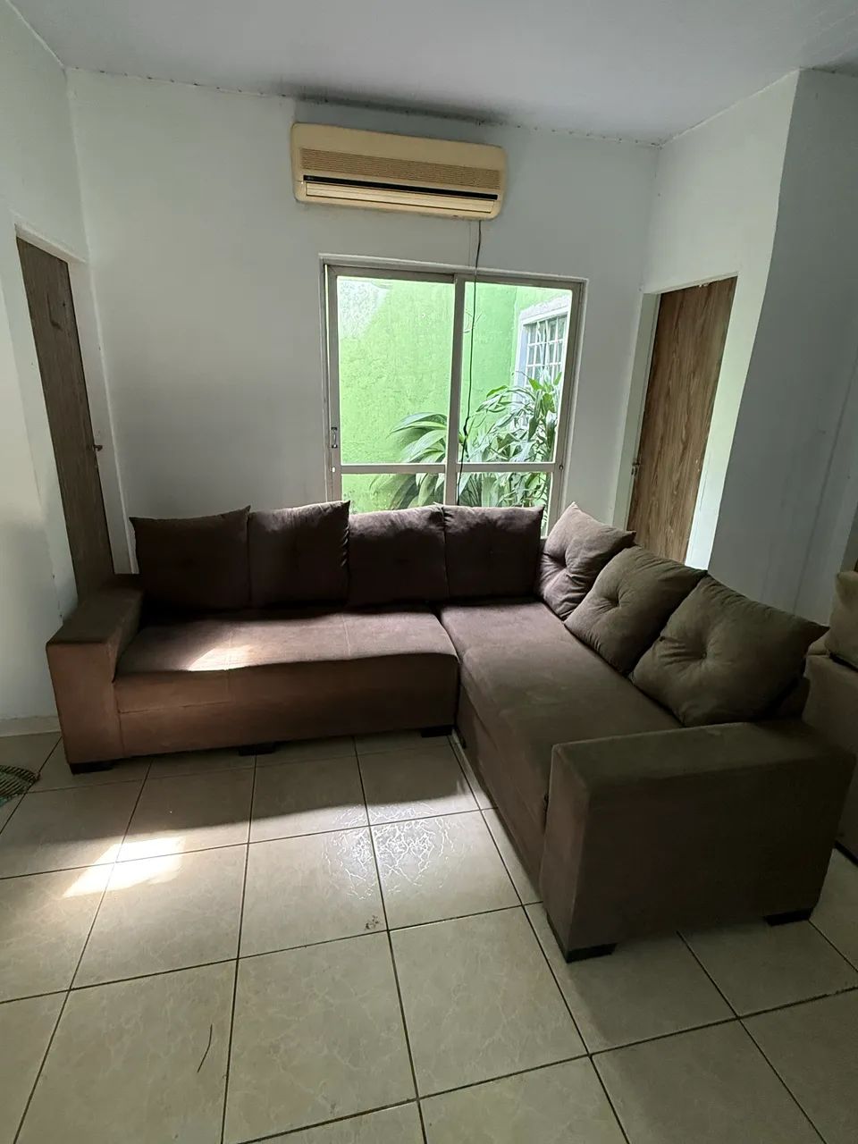Sofá de canto , marrom 