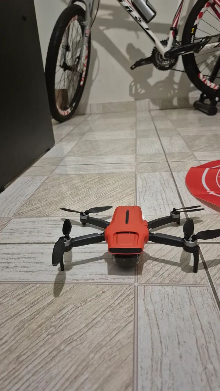 Drone mini 2 baterias, pouco usado
