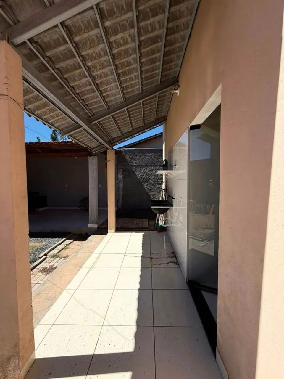 .CASA COM QUINTAL E GARAGEM - Foto 2