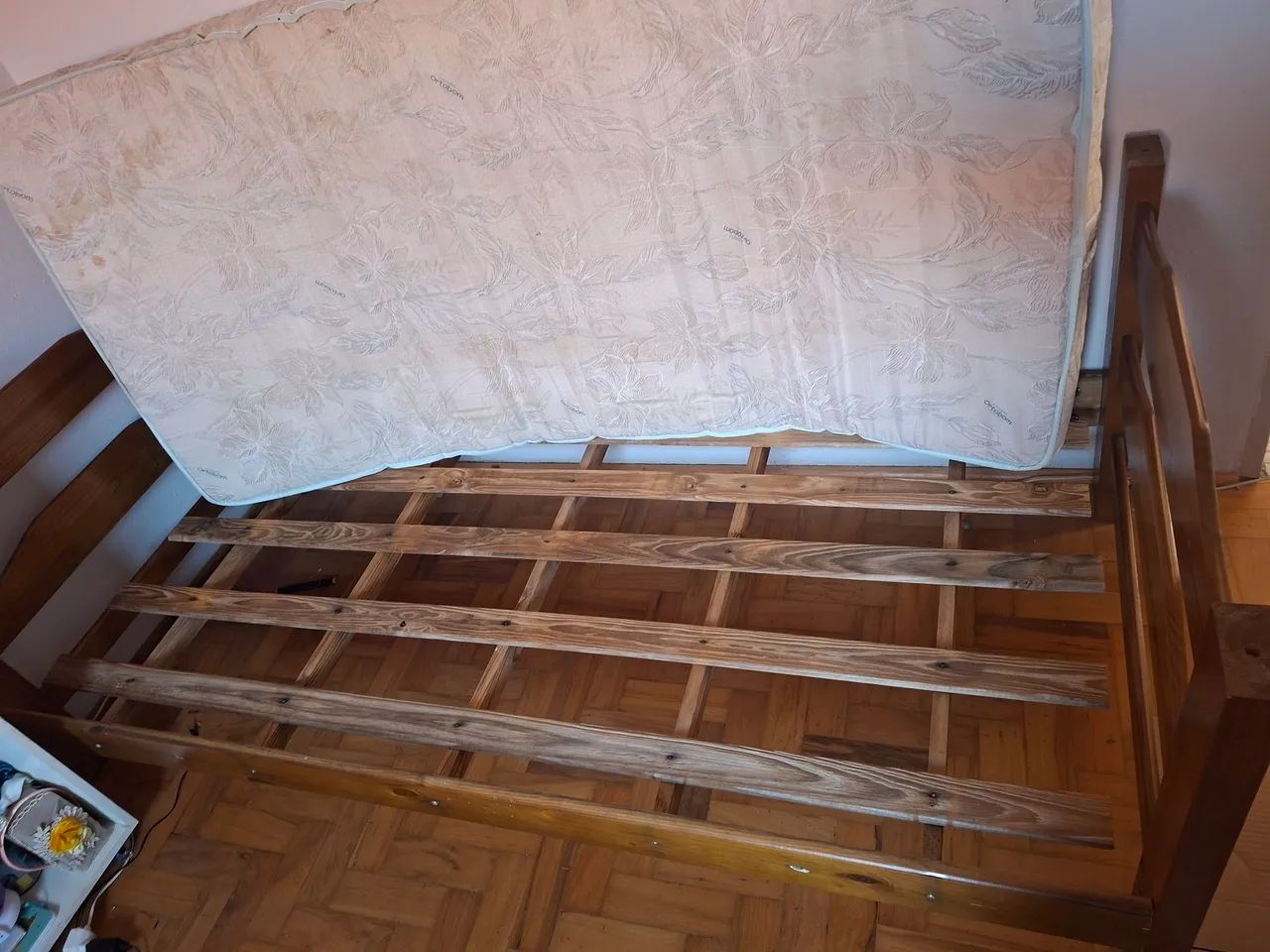 Cama baixa de solteiro com colchão  - Foto 2