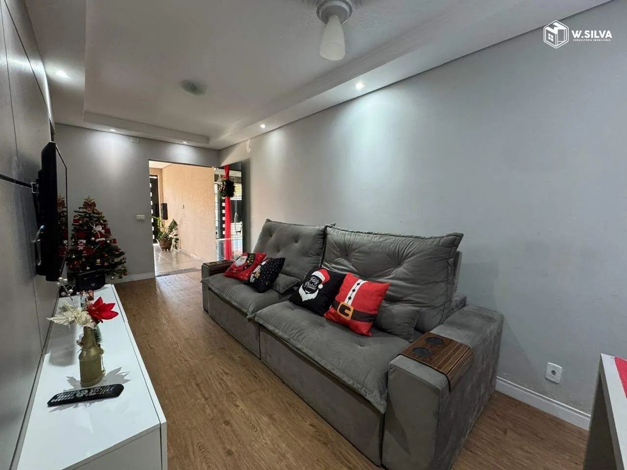 Linda casa com 3 dormitórios, sendo 1 suíte, e 3 vagas de garagem cobertas. - Foto 2
