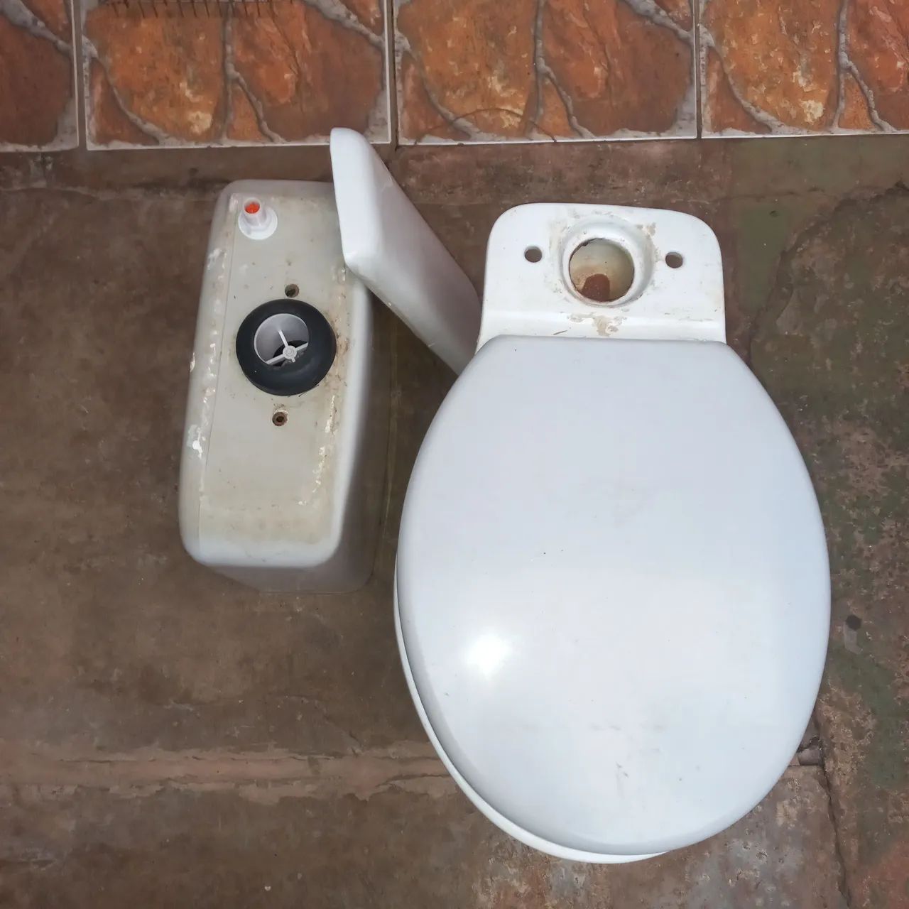 Vendo jogo sanitario sendo caixa aclopada. Completo só montar. 