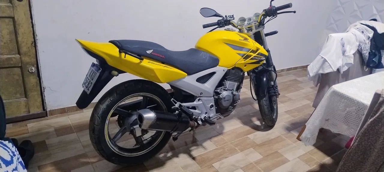 Pra vender ligeiro Twister ano 2007 CBX 250 cor amarela em perfeito estado de conservação  - Foto 7