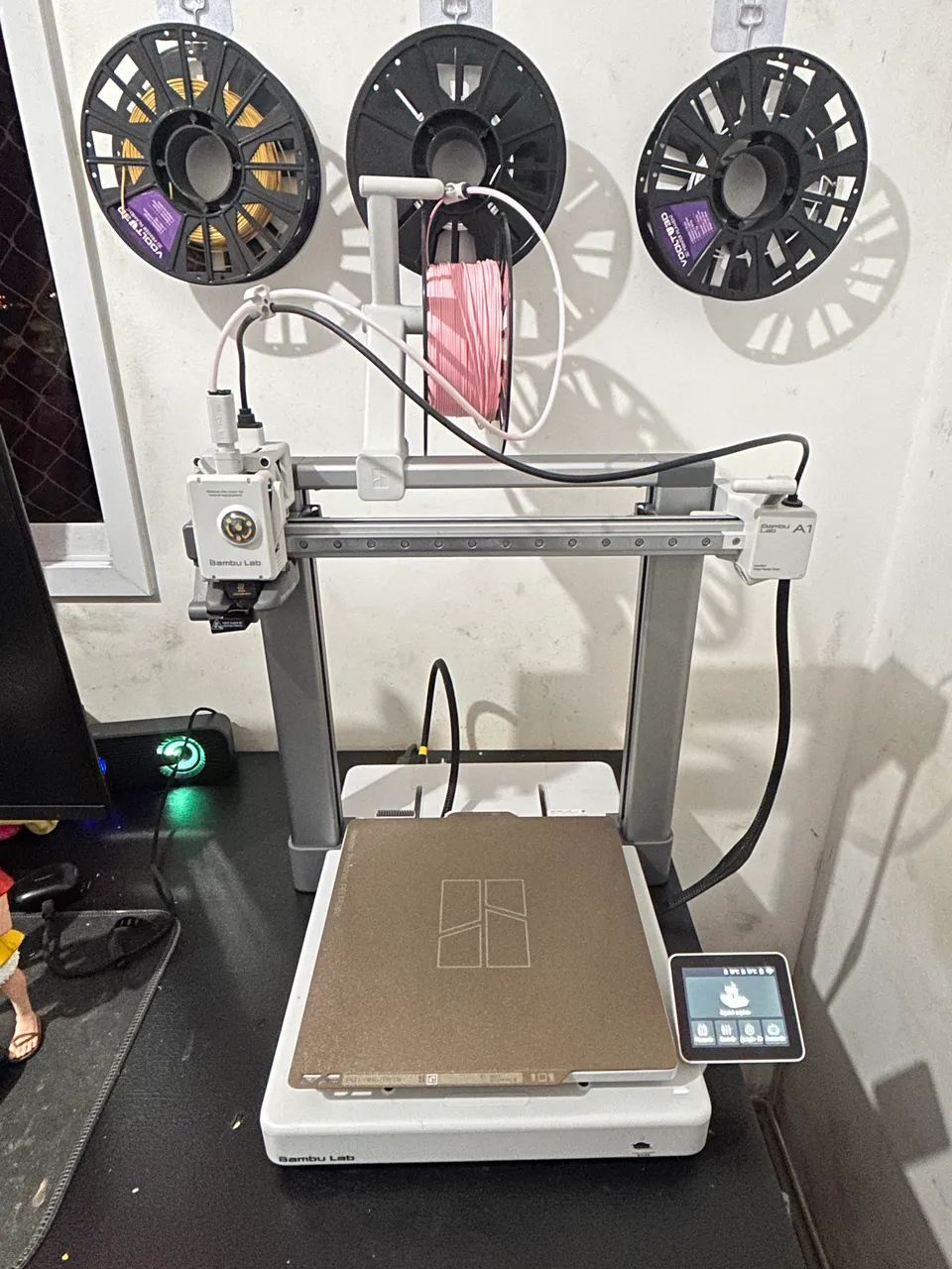 Impressora 3D Bambu Lab A1 (Sem AMS) + 2 Filamentos - Menos de 1 ano - Foto 4