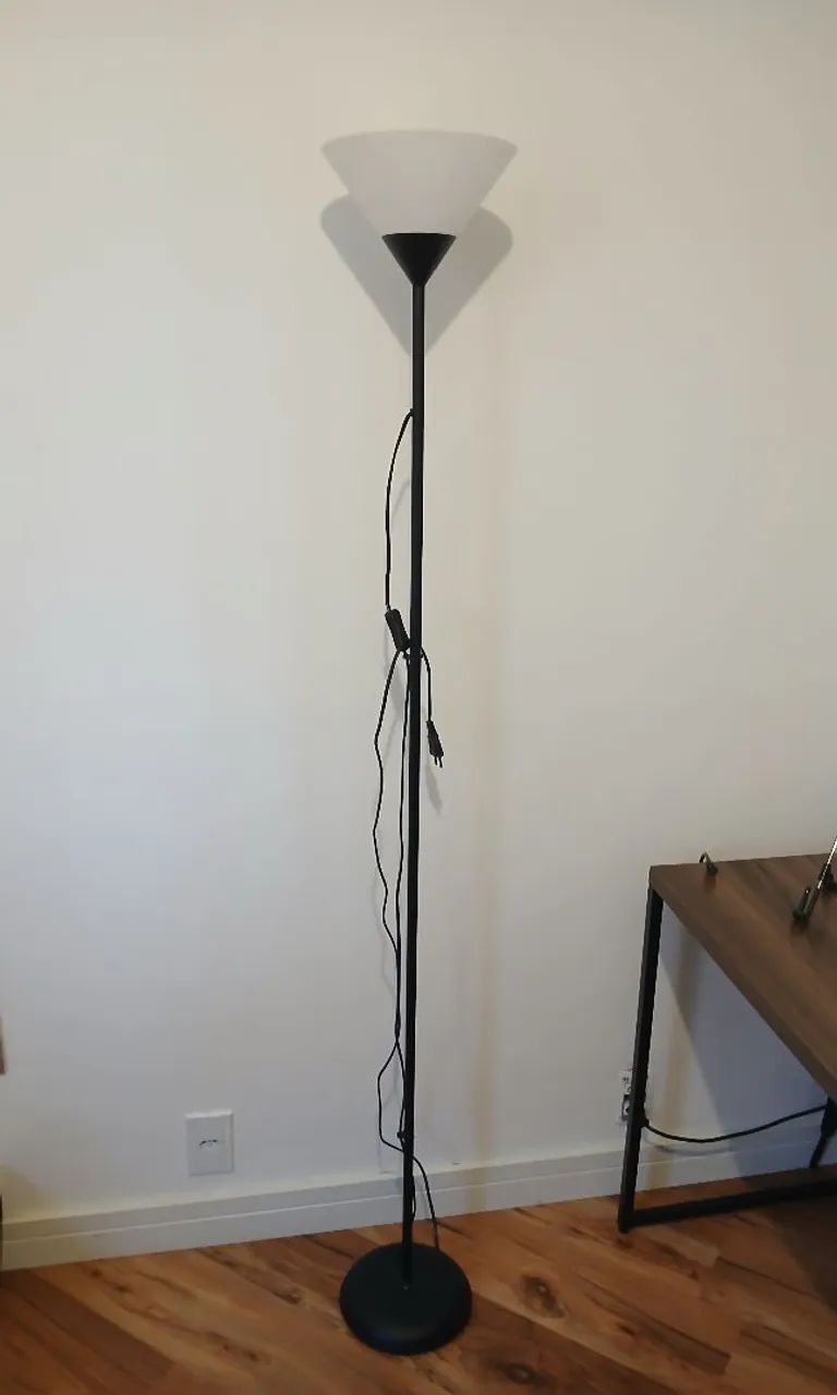 Luminária de piso moderna 
