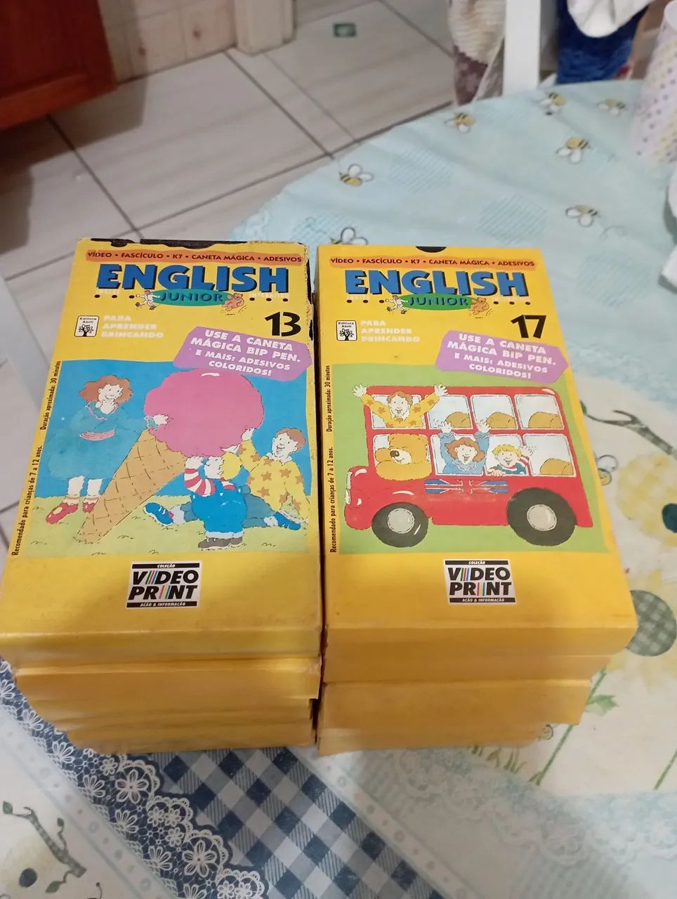 Coleção incompleta 12 VHS English Junior 