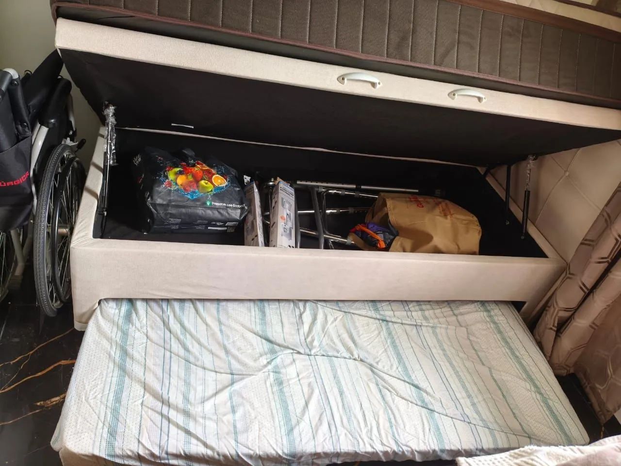 Vendo cama de solteiro noce 1 mês de uso  e ela vai com a cabeceira  - Foto 5