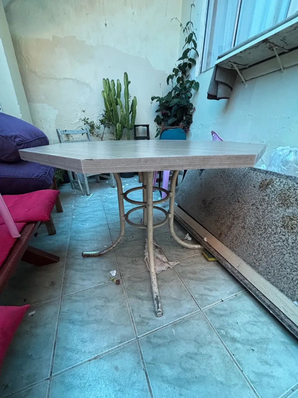 Mesa de Madeira Sextavada com Base de Ferro - Foto 2