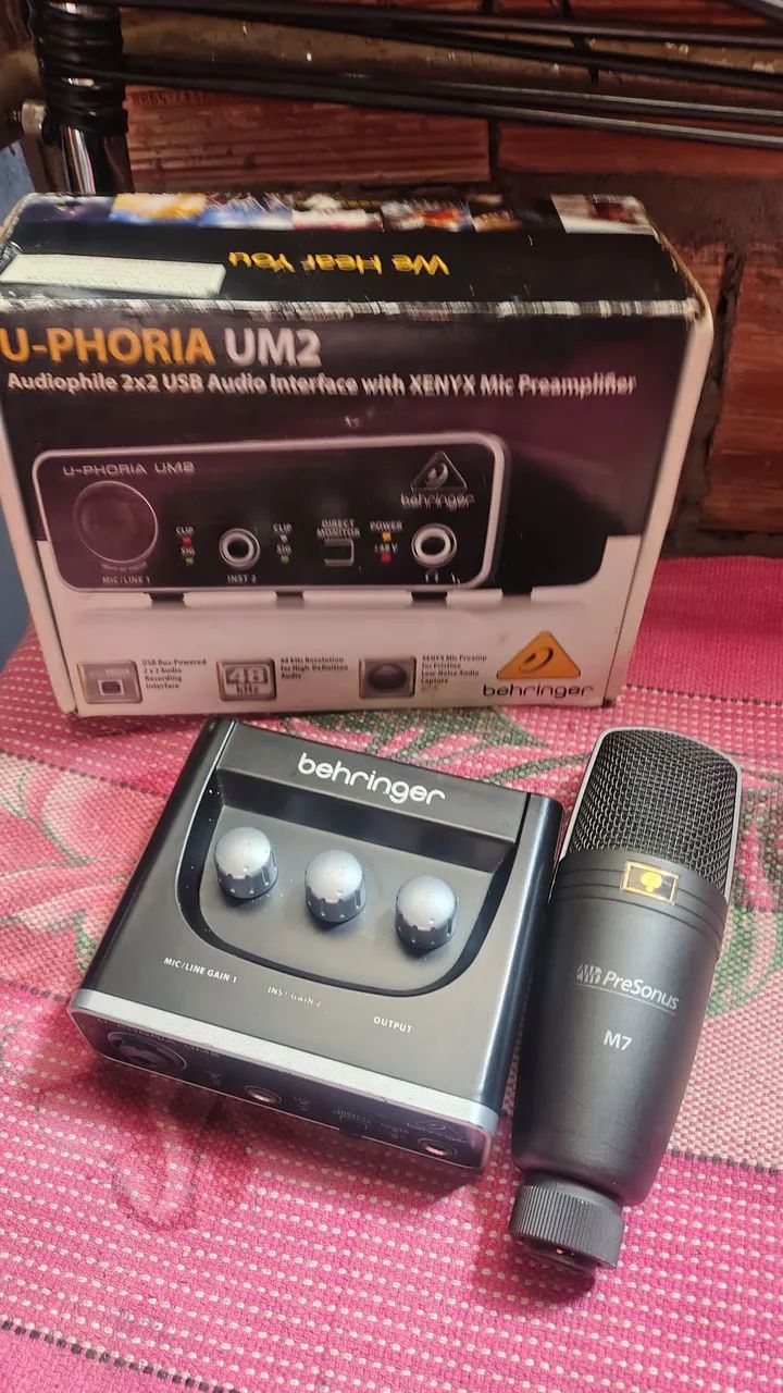 Interface de áudio e microfone condensador  - Foto 2