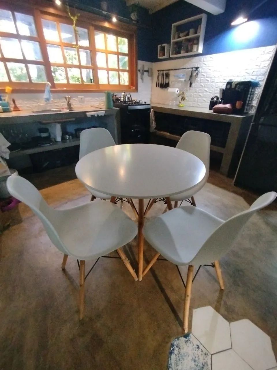 Conjunto mesa e cadeiras 