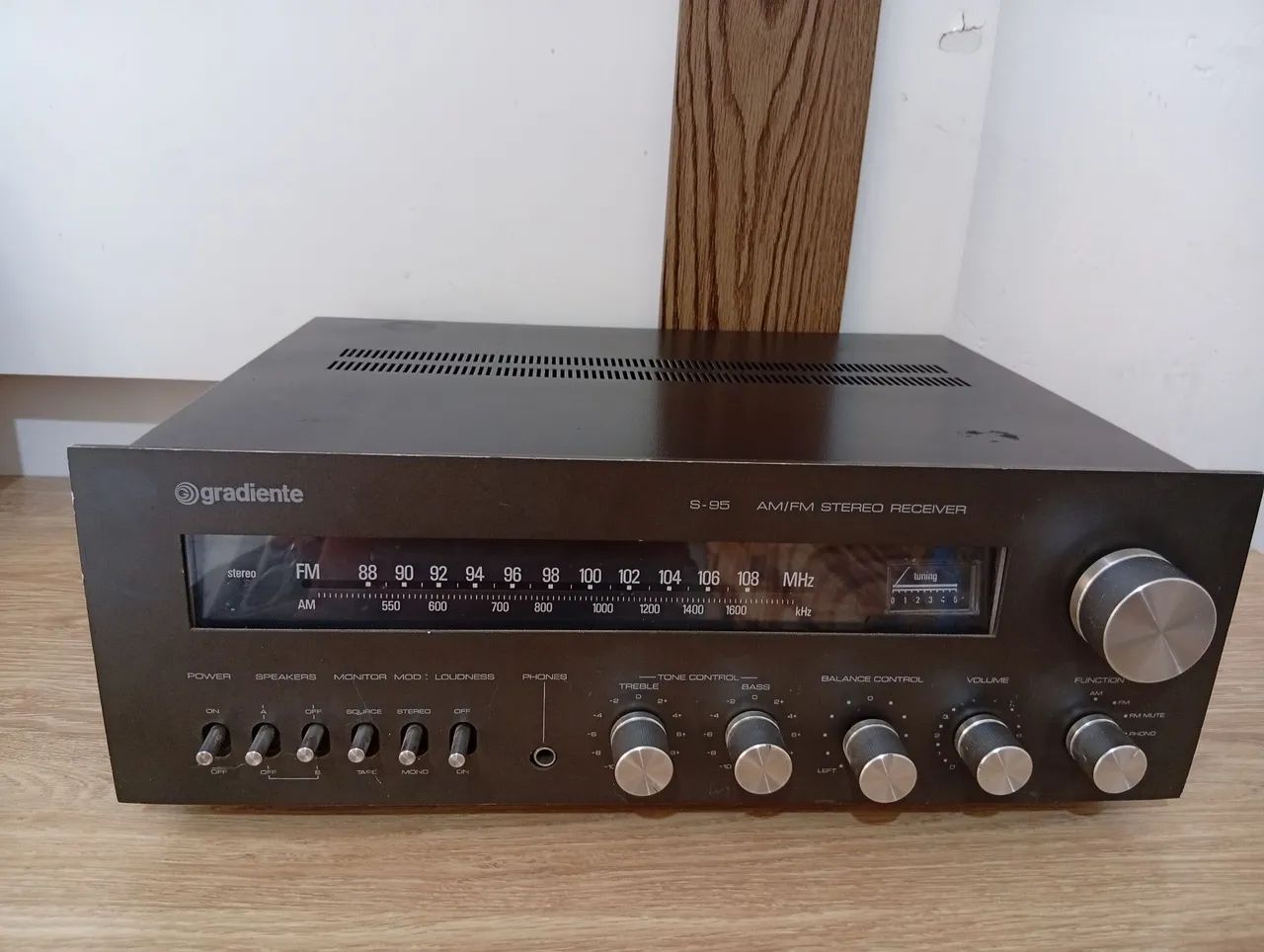 Receiver Gradiente S95 muito novo.
