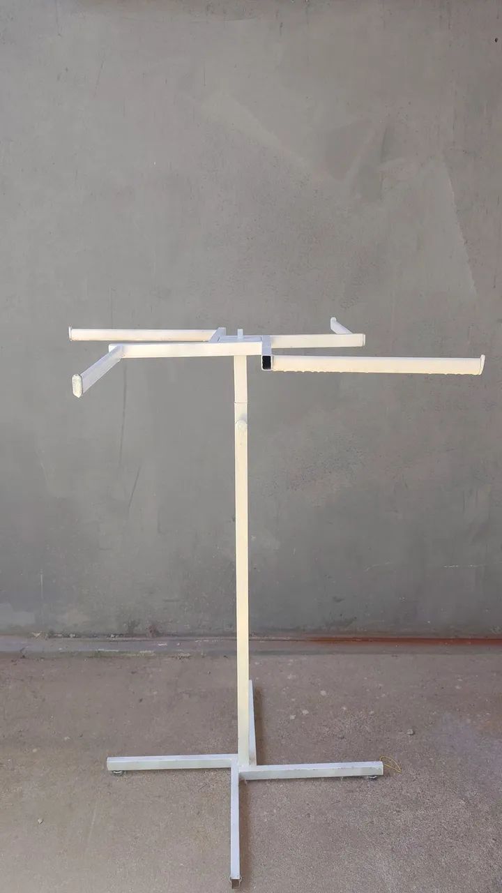 Expositor arara de ferro pra vender logo