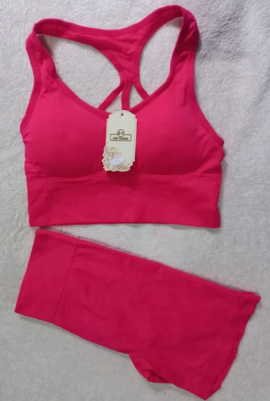 Conjunto fitness com empina bumbum
