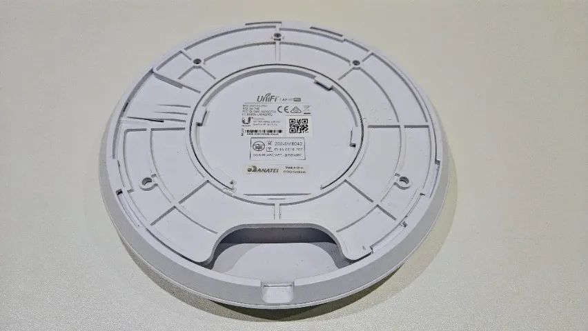 Access Point Wi-Fi Ubiquiti UniFi UAP-AC-PRO com PoE - Foto 2