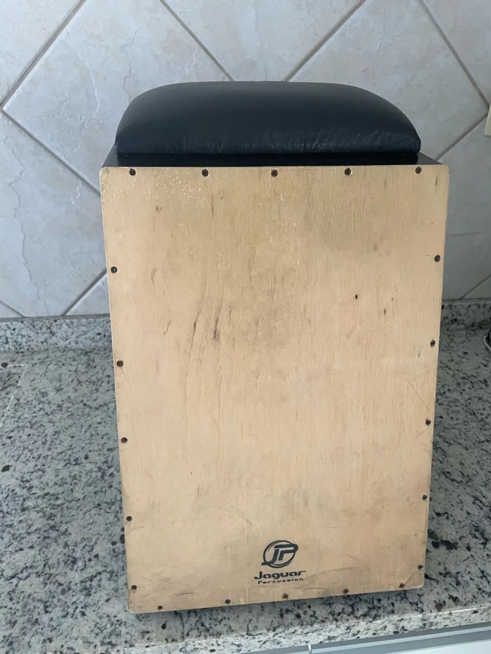 Cajon elétrico com dupla captação 
