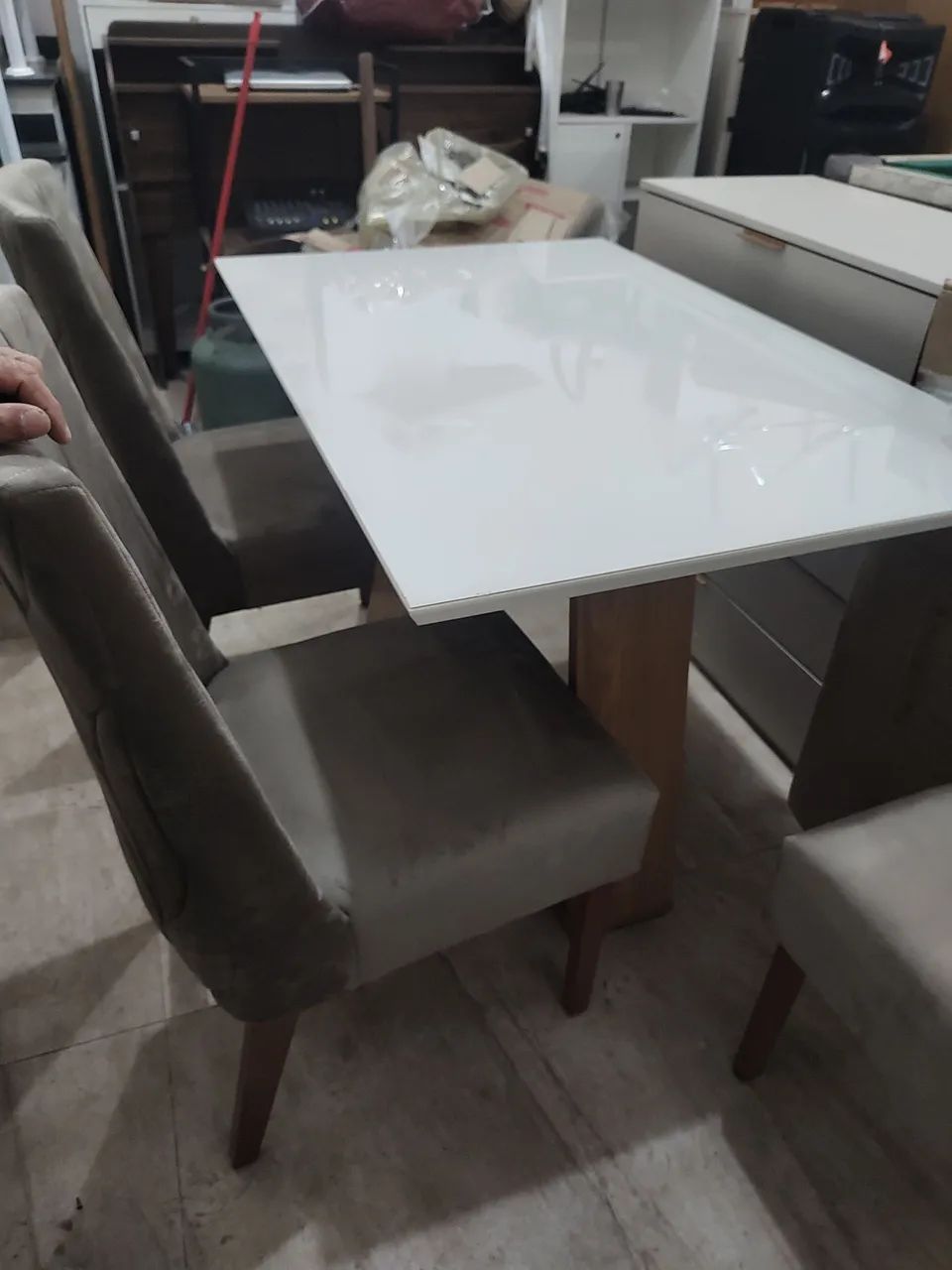 Mesa com 4 cadeiras 
