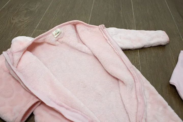 Macacão plush + body rosa - Foto 4