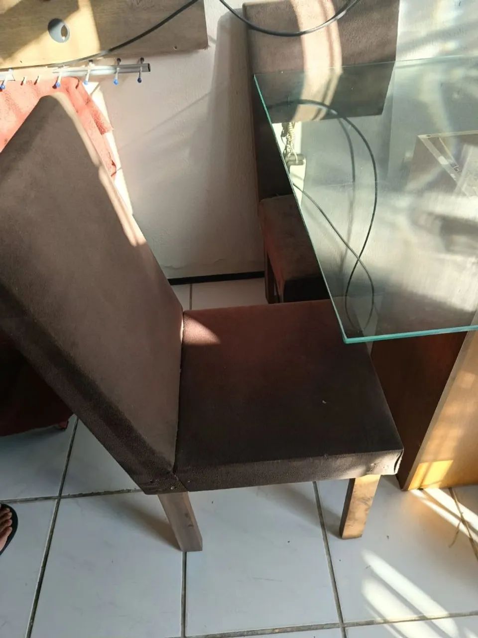 Mesa de vidro com cadeira de madeira  - Foto 5