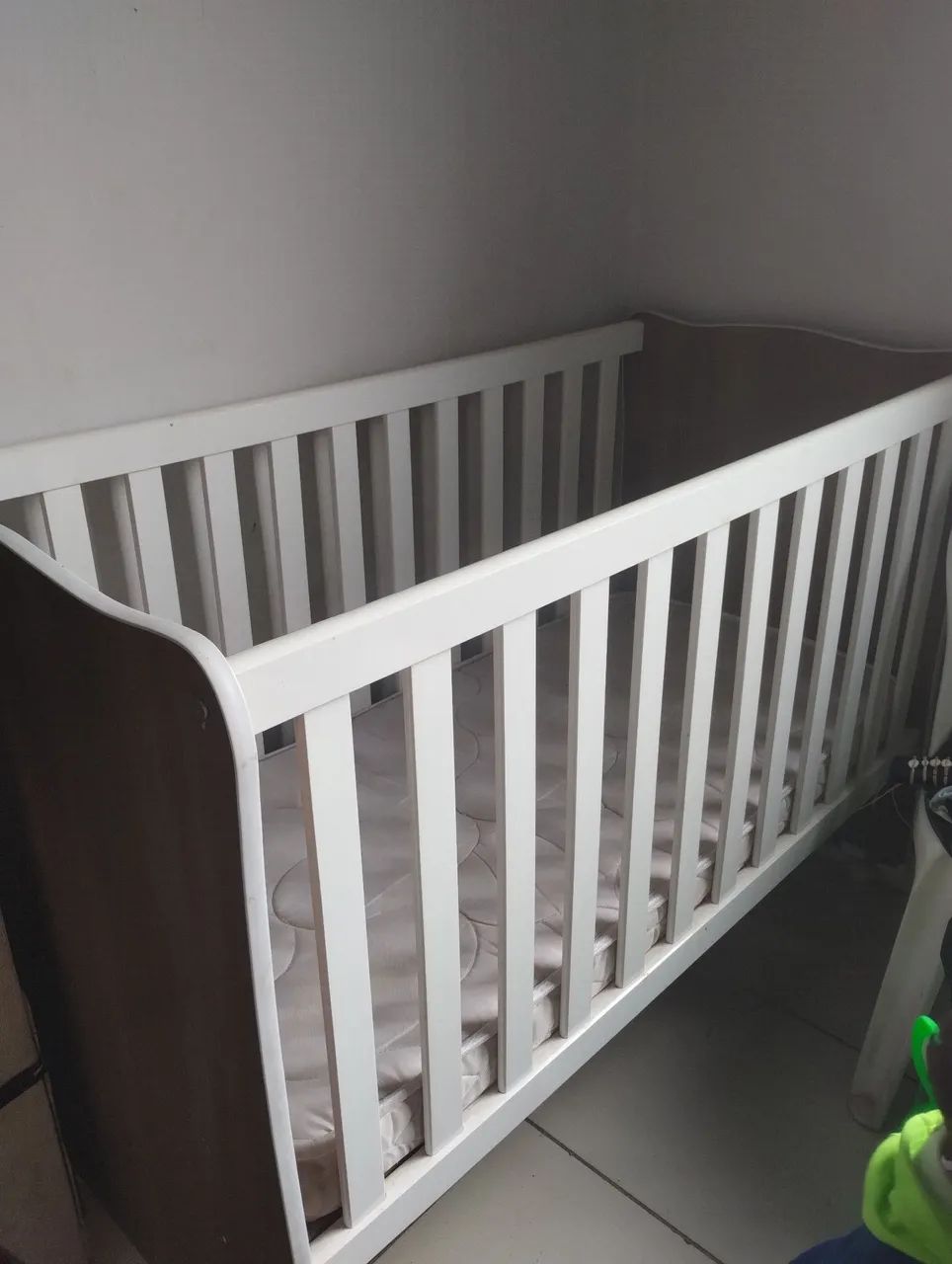 Berço com colchão tapete de atividades de brinde