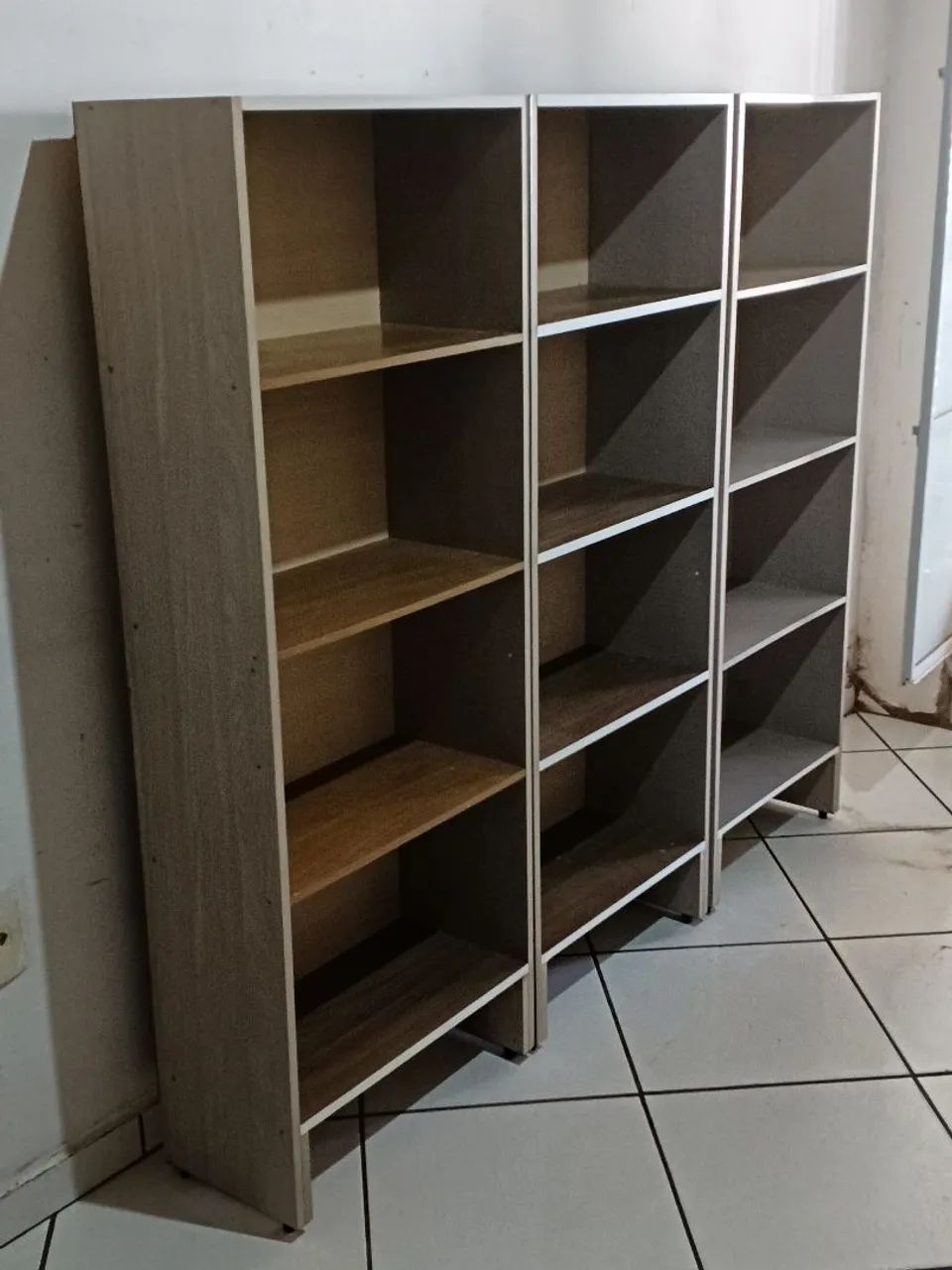Multiuso restaurado firme com pezinho 