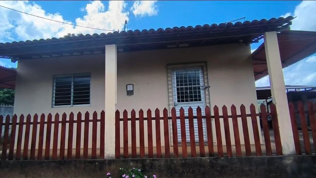 CASA NO INTERIOR DE POMBOS