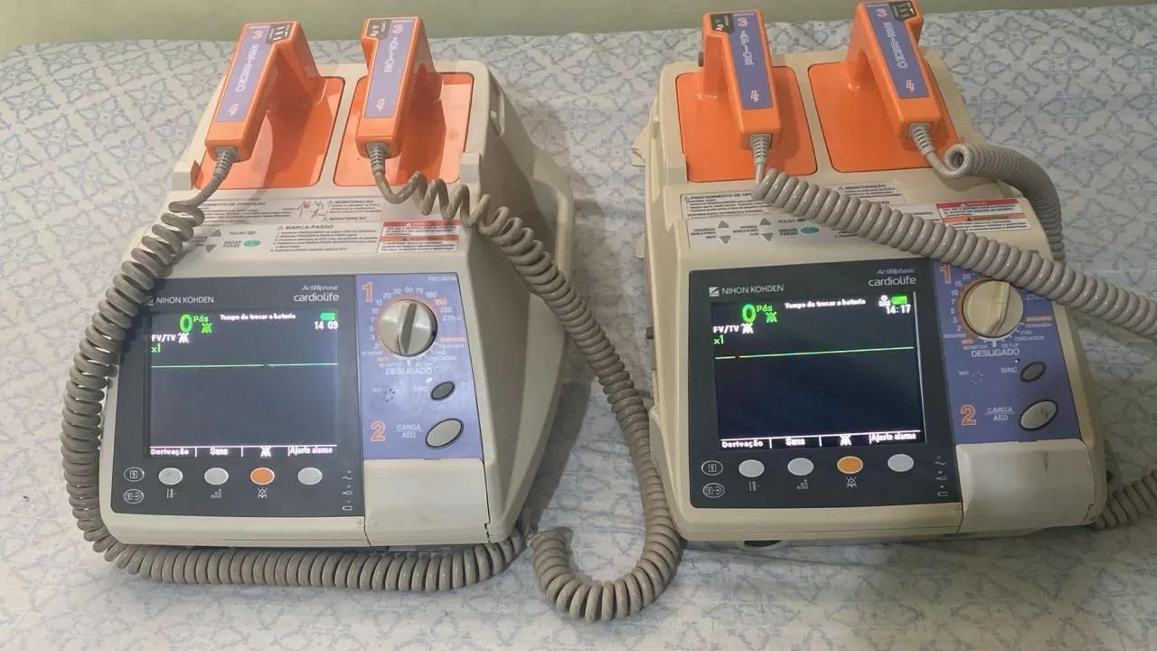 Cardioversor Nihon Khoden