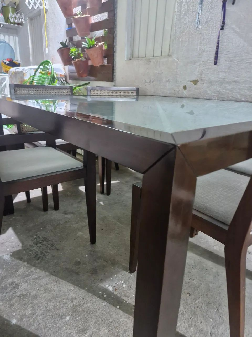 Mesa com 8 cadeiras de madeira maciça  - Foto 3