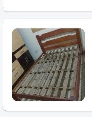 Cama de casal  de madeira 