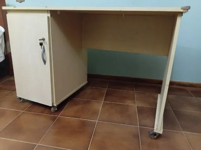 Mesa de escritorio com armário  - Foto 2