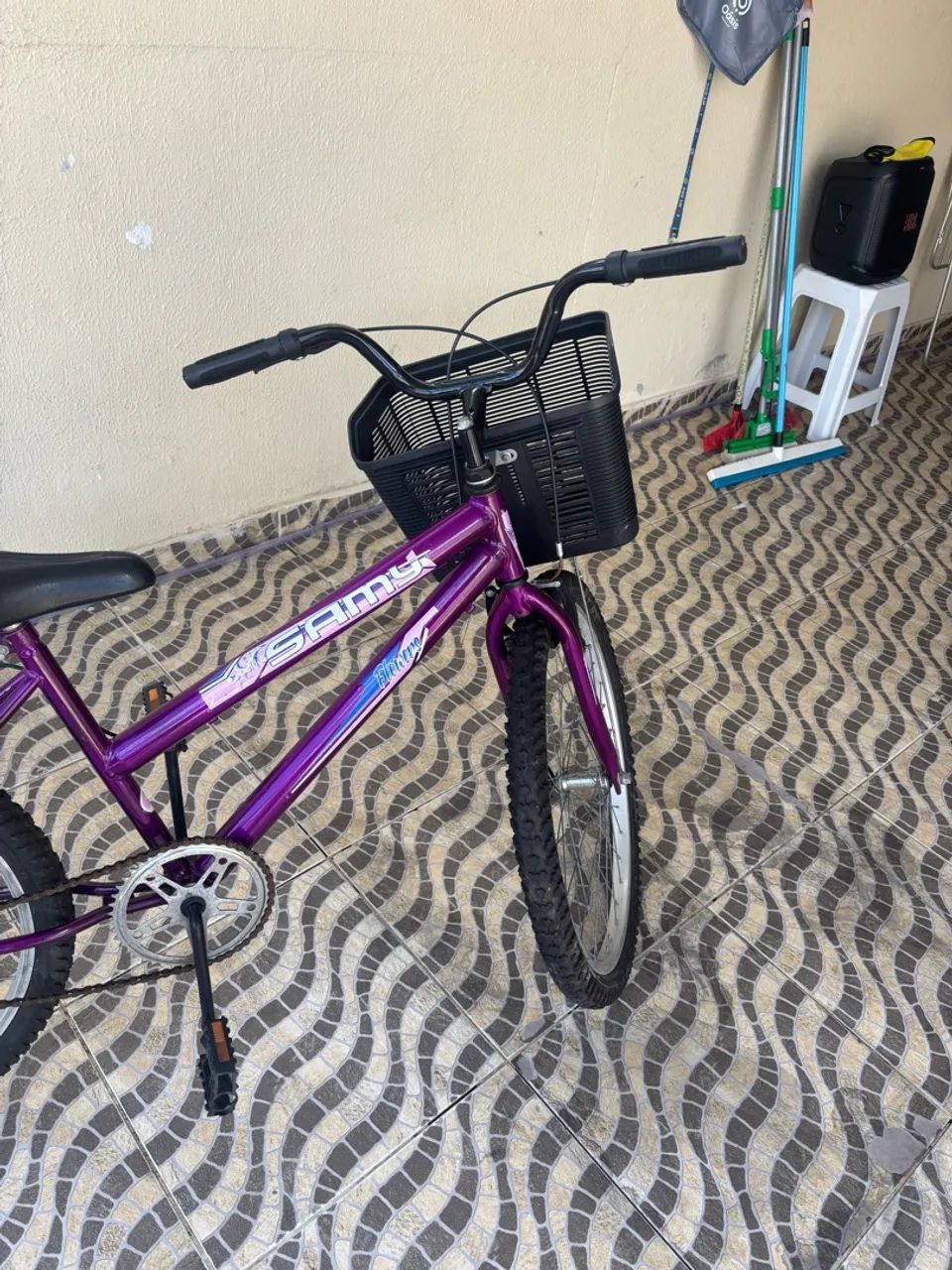 Bicicleta aro 24 lilás. Com cestinha - Foto 2