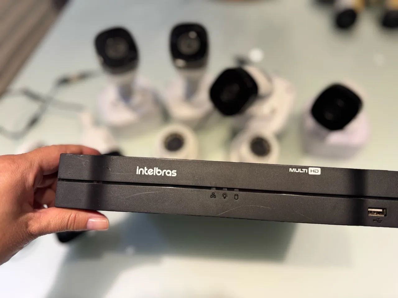 DVR Intelbras 16 canais com 8 câmeras 