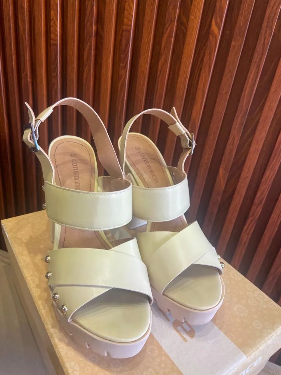 Sandália Constance salto bloco Tratorada Off-White - Foto 2